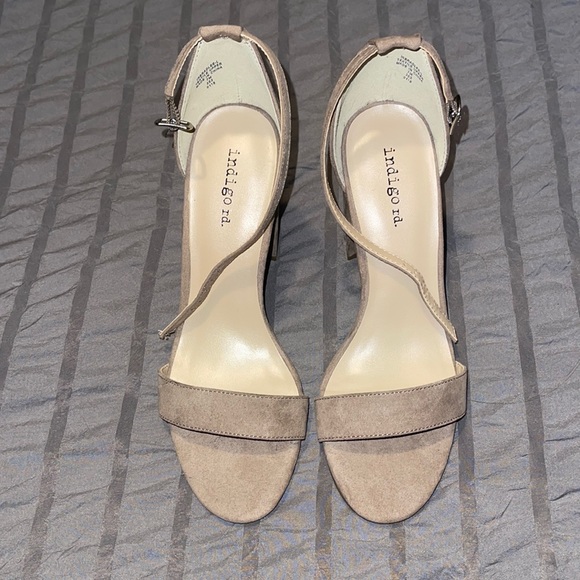 Heels - Picture 1 of 5